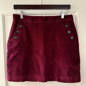 Banana Republic size 8 burgundy thin wale corduroy skirt with pockets & back zip